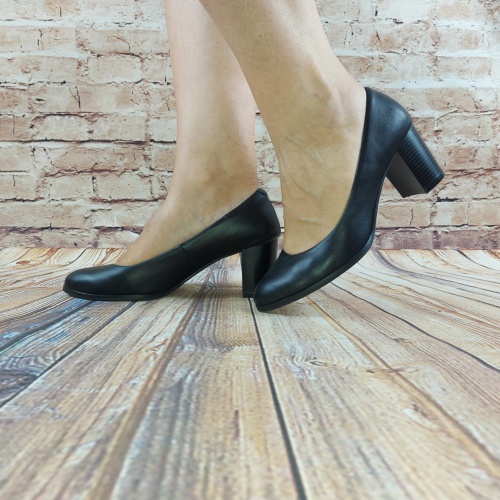 Туфлі жіночі Se and Nat 605-4 чорні шкіра каблук розміри 36,37