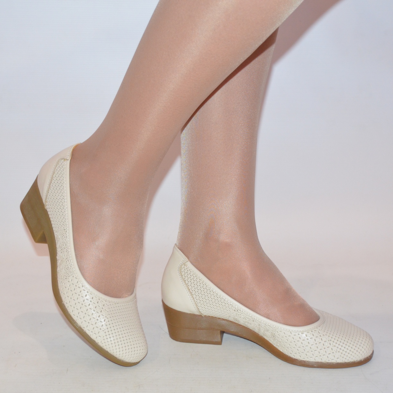 Туфлі жіночі La Pinta 0137-218-71 бежеві шкіра каблук розміри 36,37