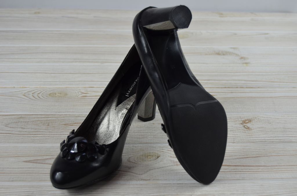 Туфлі жіночі Malrostti 102-1 чорні лакована шкіра розміри 35,37