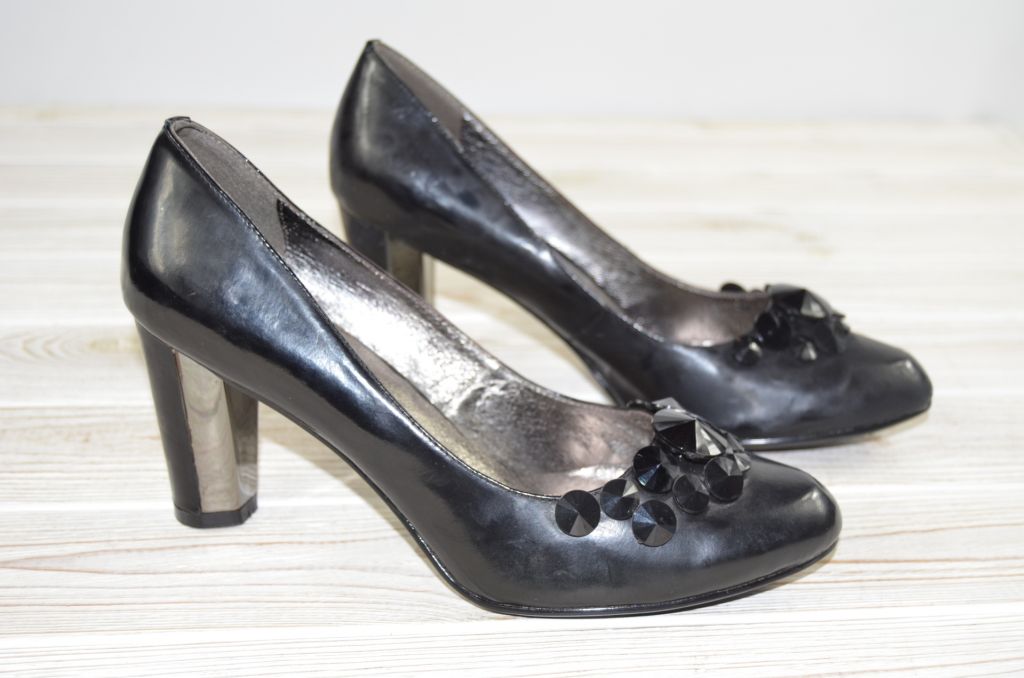 Туфлі жіночі Malrostti 102-1 чорні лакована шкіра розміри 35,37