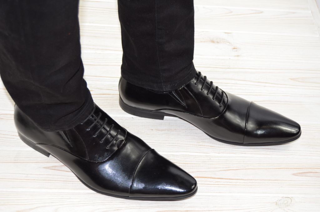 Туфлі чоловічі Tezoro 11129 чорні шкіра-лак на шнурках (останній 44 розмір)