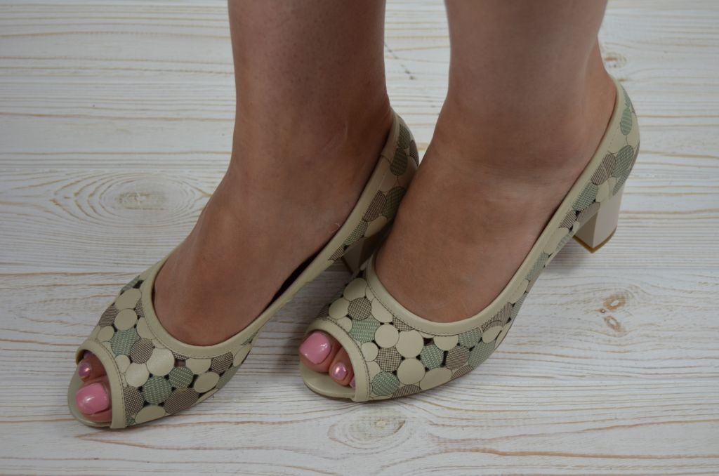 Туфлі жіночі it Girl 146-1 бежеві шкіра каблук з відкритим носком (останній 35 розмір)