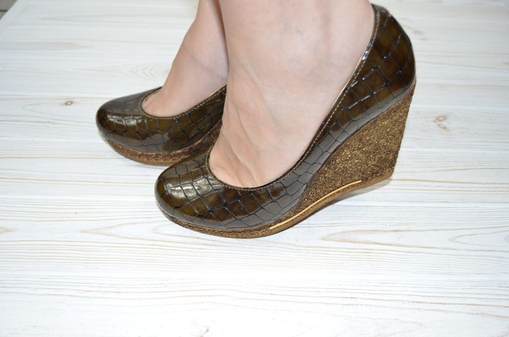 Туфлі жіночі Angel 222 коричневий пітон шкіра-лак танкетка (останній 37 розмір)
