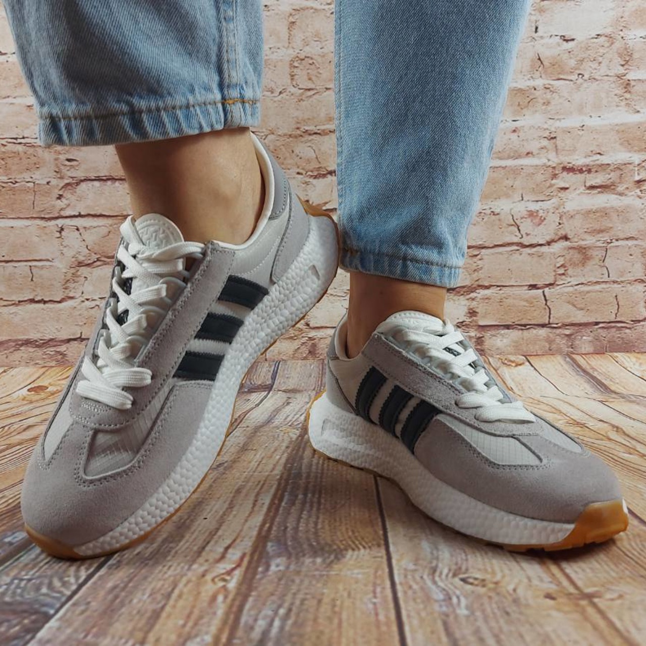 Кросівки унісекс Adidas Retropy E5 бежеві замша