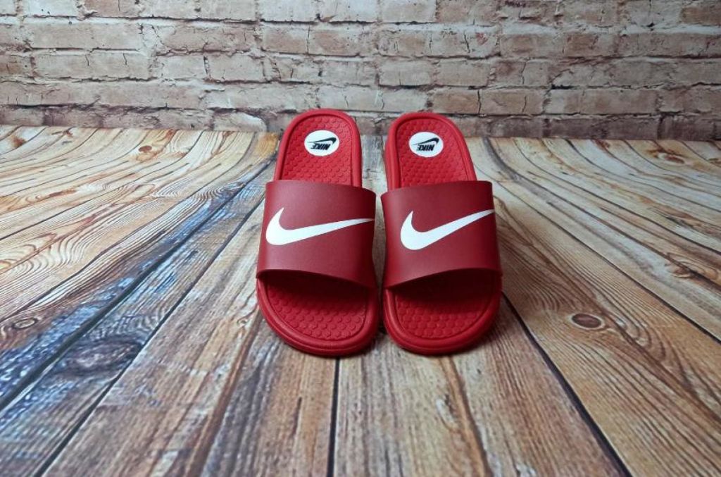 Женские шлепки Nike (красные) 563 рефлективные массажные летние тапочки