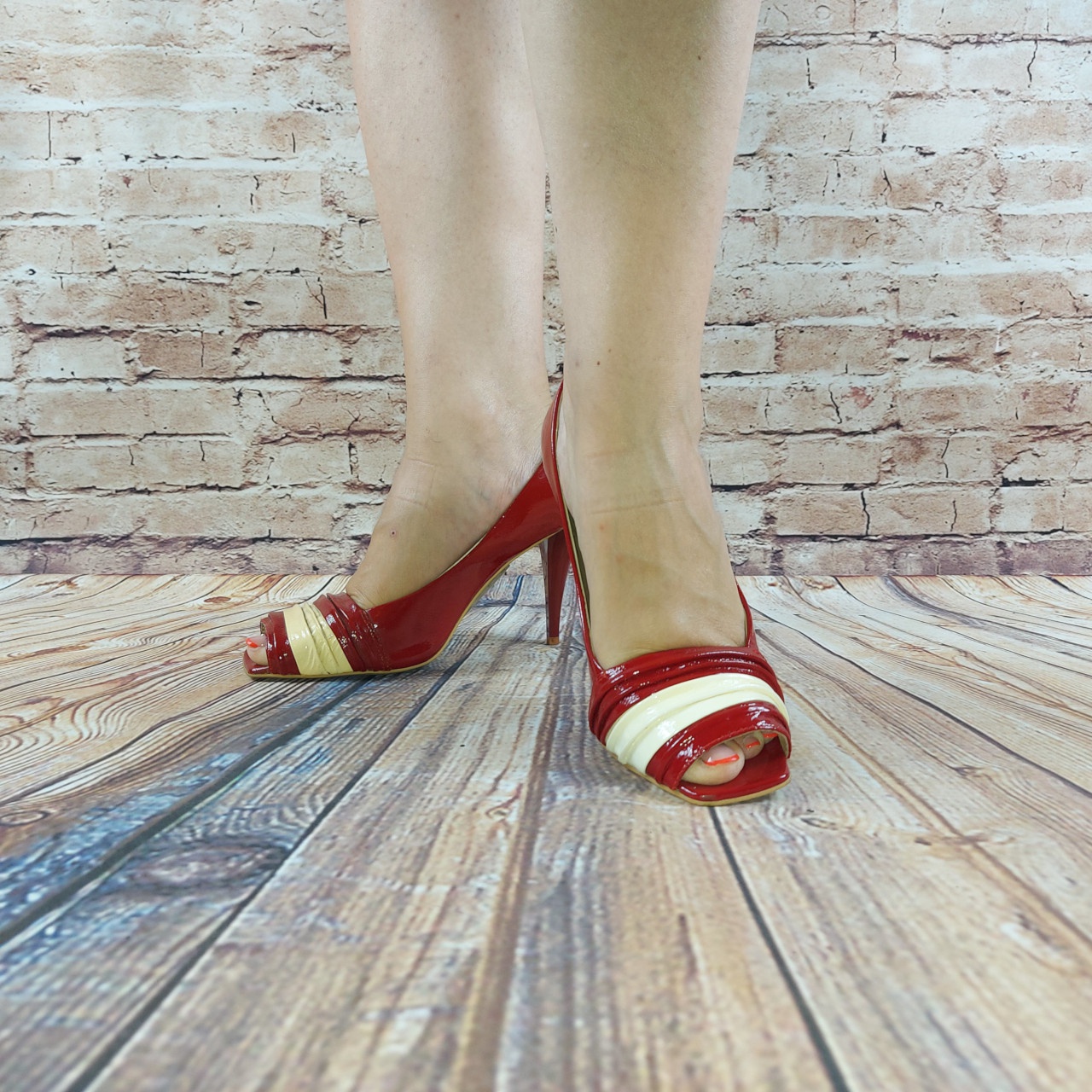 Туфлі жіночі червоні лакова шкіра Medea 758-25, останній 37 розмір