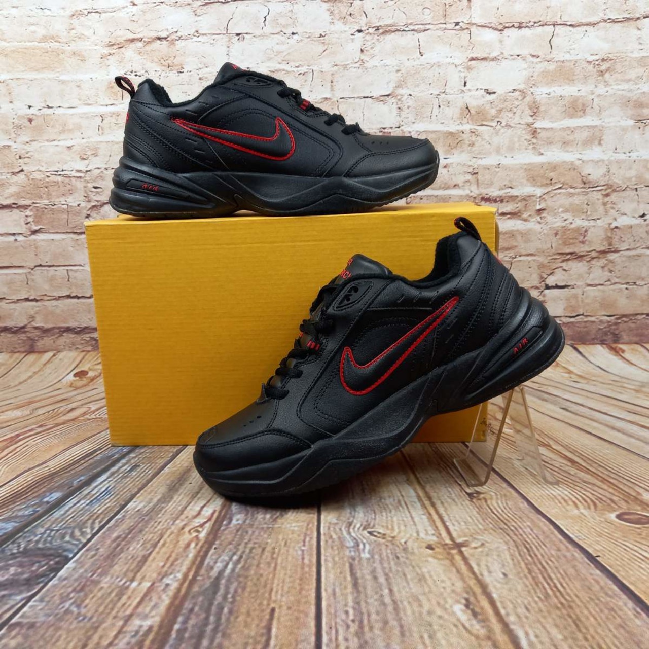 Кросівки чоловічі Nike9006-4 чорні шкіра (реплика), останній 41 розмір