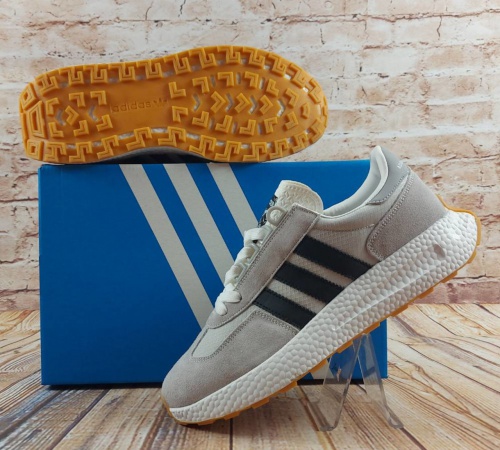 Кросівки чоловічі Adidas Retropy E5 бежеві замша